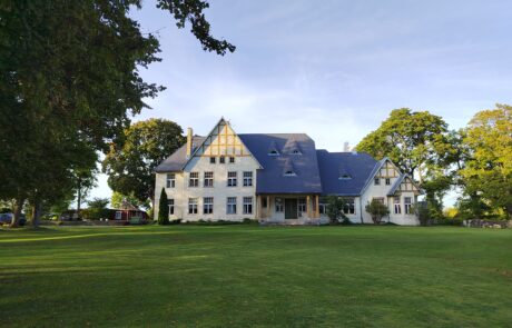 Illuste manor
